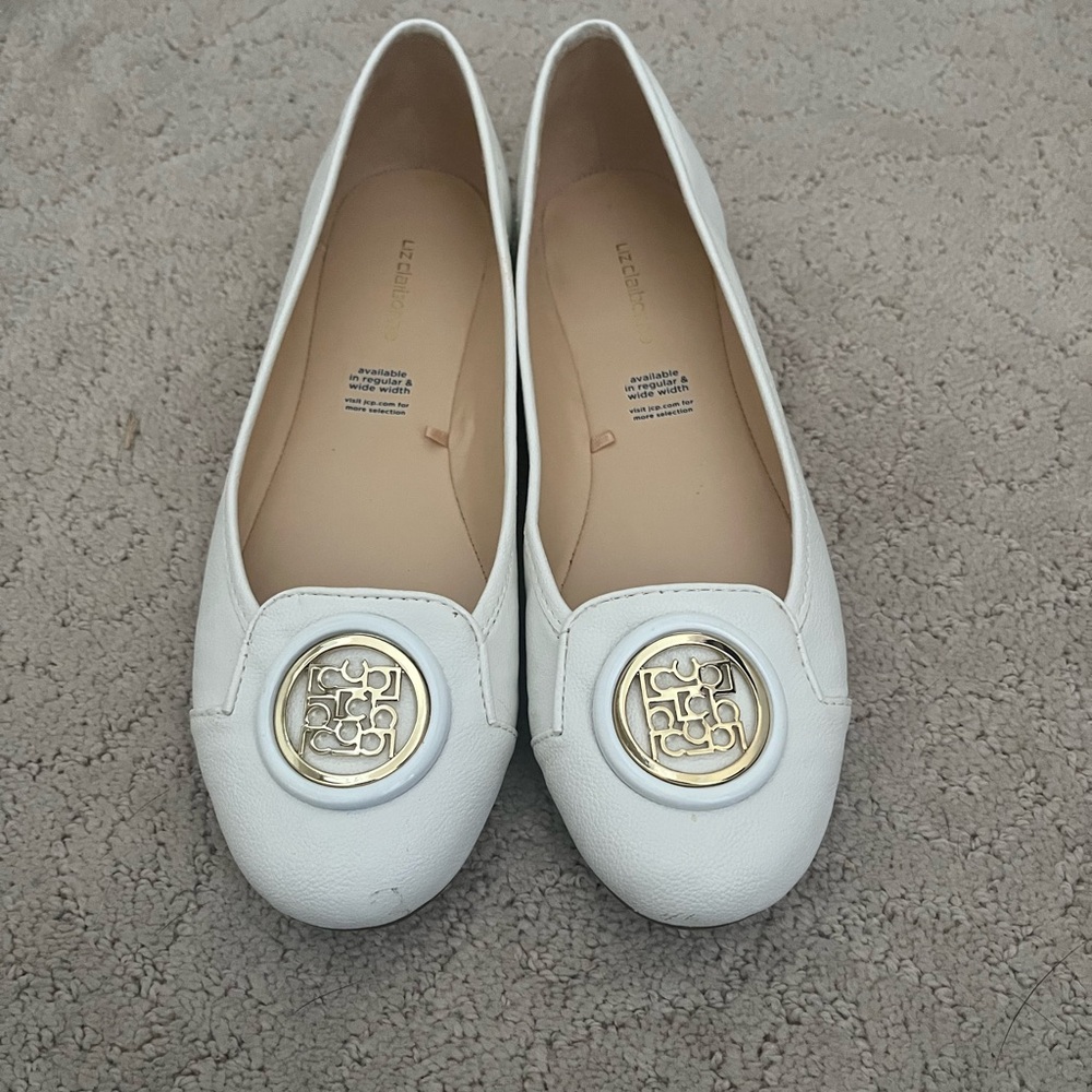 Liz Claiborne White and Gold Flats with Elegant Design